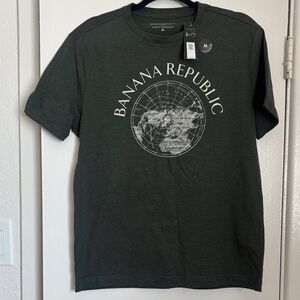 Banana Republic Men's Graphic Tee in Forest Green